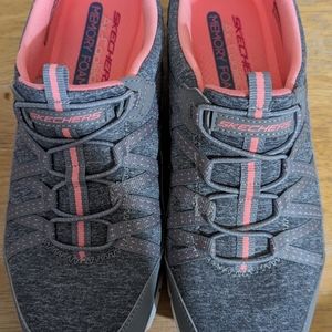 NWOT Never Worn. Women's Skechers Let's Cruise tennis shoes Size 9